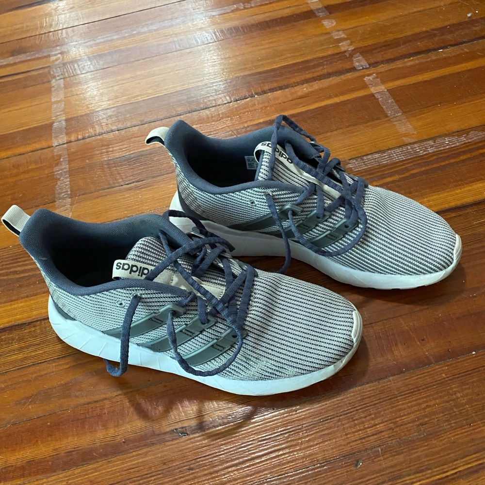 Shoes - Picture 7 of 8